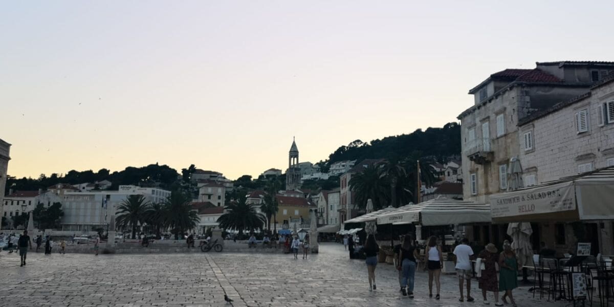 hvar_turisti01
