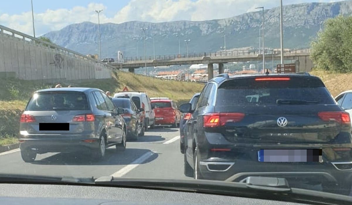 LANČANI SUDAR NA IZLAZU IZ SPLITA Vozači, oprez. Povremeno se stvaraju gužve