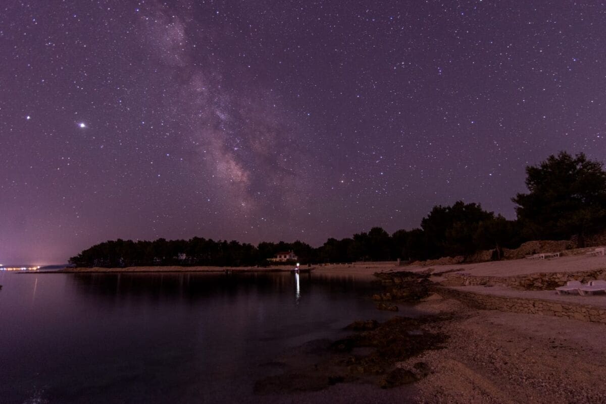 Prekrasni prizori iznad Čiova: Mirna ljetna noć i Mliječna staza