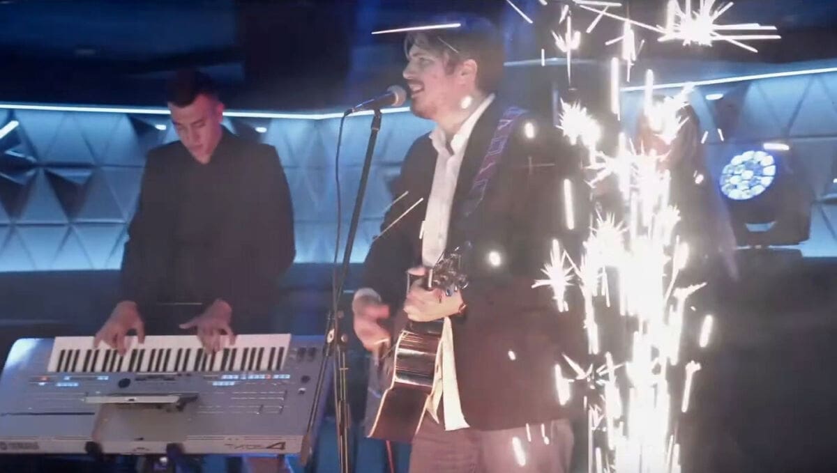 Pjevač poznate splitske klape izdao ljetni duet sa zagrebačkom pjevačicom Larom. Poslušajte "Bam Bam"