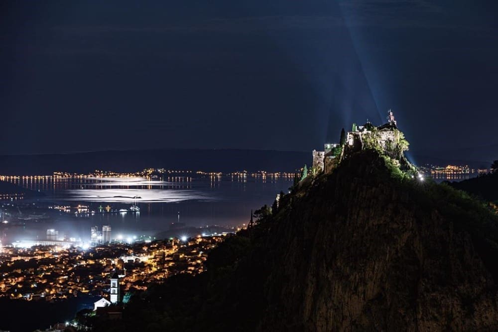 MISTIČNA TVRĐAVA Donosimo pogled na najlipši grad u atraktivnom noćnom ruhu