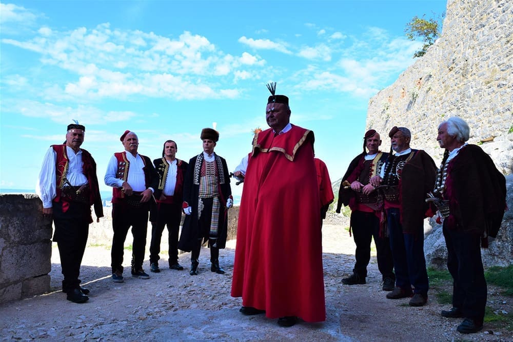 Sinjski alkari, Kliški uskoci i Poljičani u tradicionalnom hodočašću od Klisa do Solina