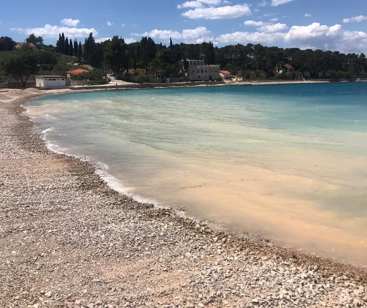 HLADAN TUŠ U NEČUJMU Otočani tražili dohranu plaže, a dobili ovo...