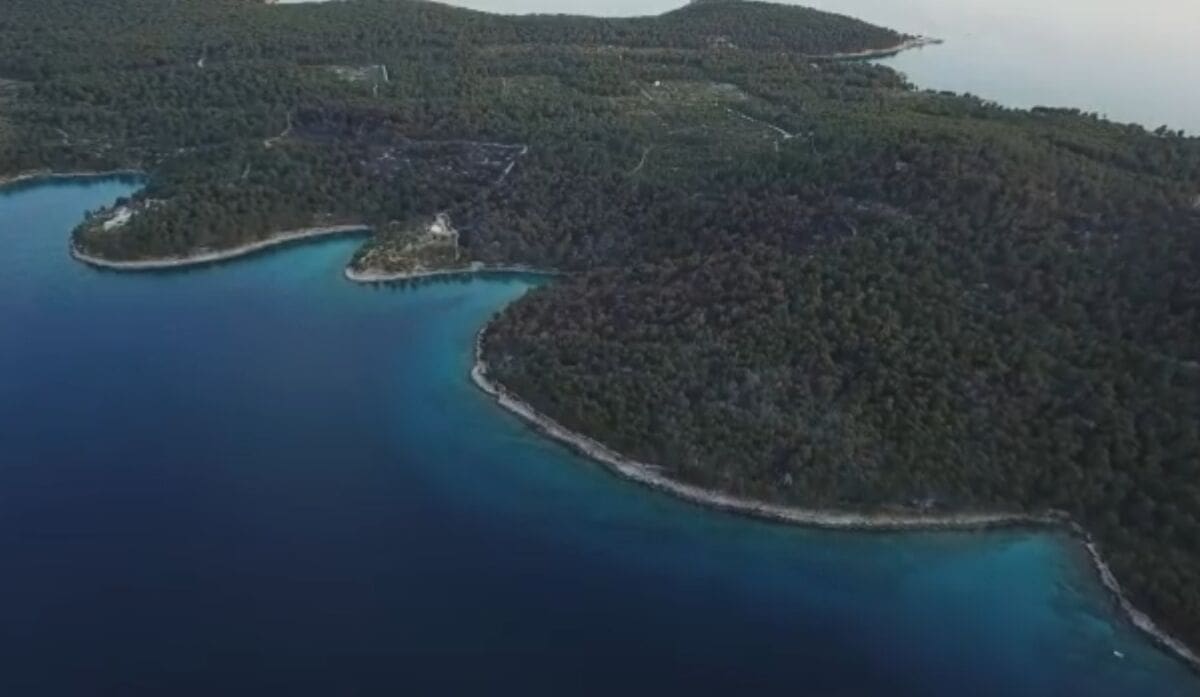 Objavljena zračna snimka požarišta: Ovako izgleda dio Brača na kojem je požar aktivan već četvrti dan