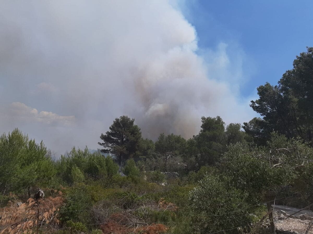 KRENULA ISPOMOĆ S KOPNA PREMA BRAČU "Nažalost, ni to nam ne može pomoći"