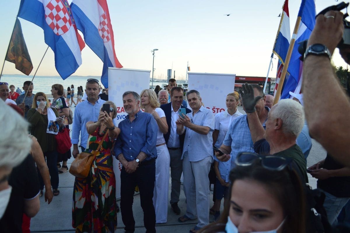 Druženje s građanima: Škoro u društvu Penave posjetio Imotski i Split