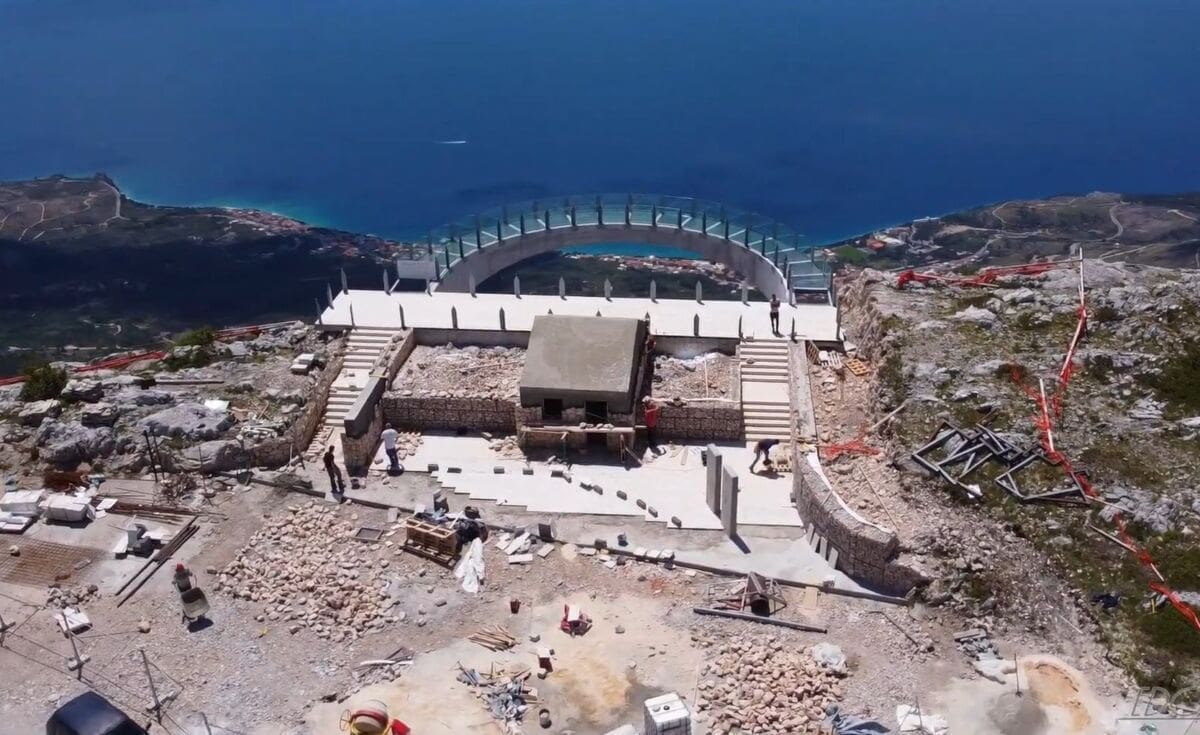 OSTAVIT ĆE VAS BEZ DAHA Fascinantna snimka biokovskog Skywalka iz zraka. "Nebeska šetnica" otvara se ovog ljeta