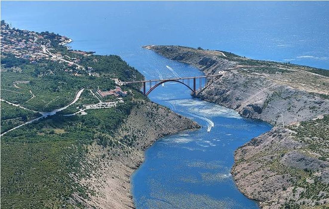 Zbog bure na Jadranskoj magistrali ograničenja u prometu