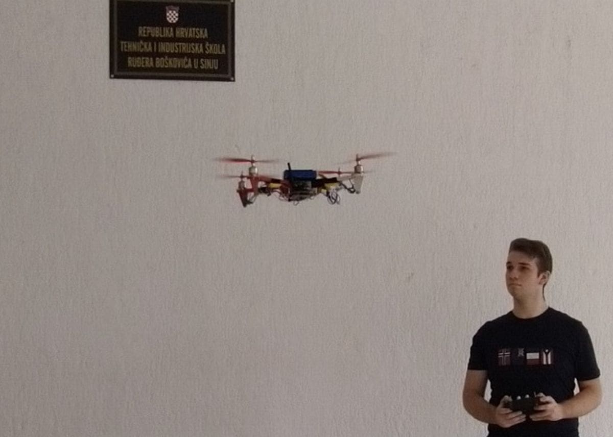 PONOS SINJSKE ŠKOLE Učenik za završni rad samostalno izradio dron quadcopter s kamerom i wi-fi upravljanjem