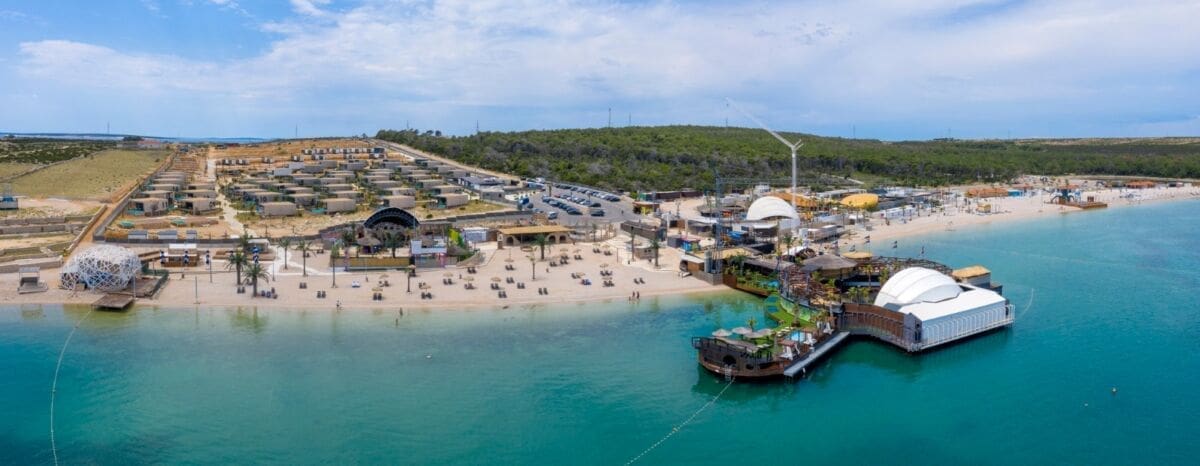 NEPREPOZNATLJIVO Pogledajte kako izgleda Zrće na kraju lipnja: Polupuste plaže, upitna party sezona