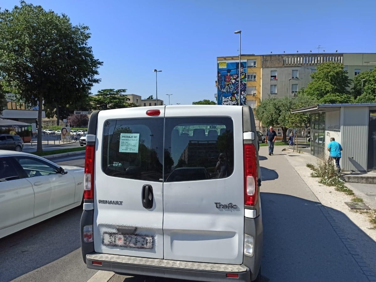 automobili-ulica-domovinskog-rata1