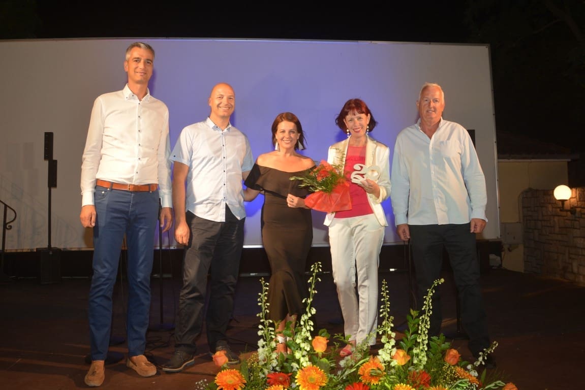 Svečanim koncertom obilježeno 20 godina debitantskih večeri FDK Omiš u Bolu na Braču