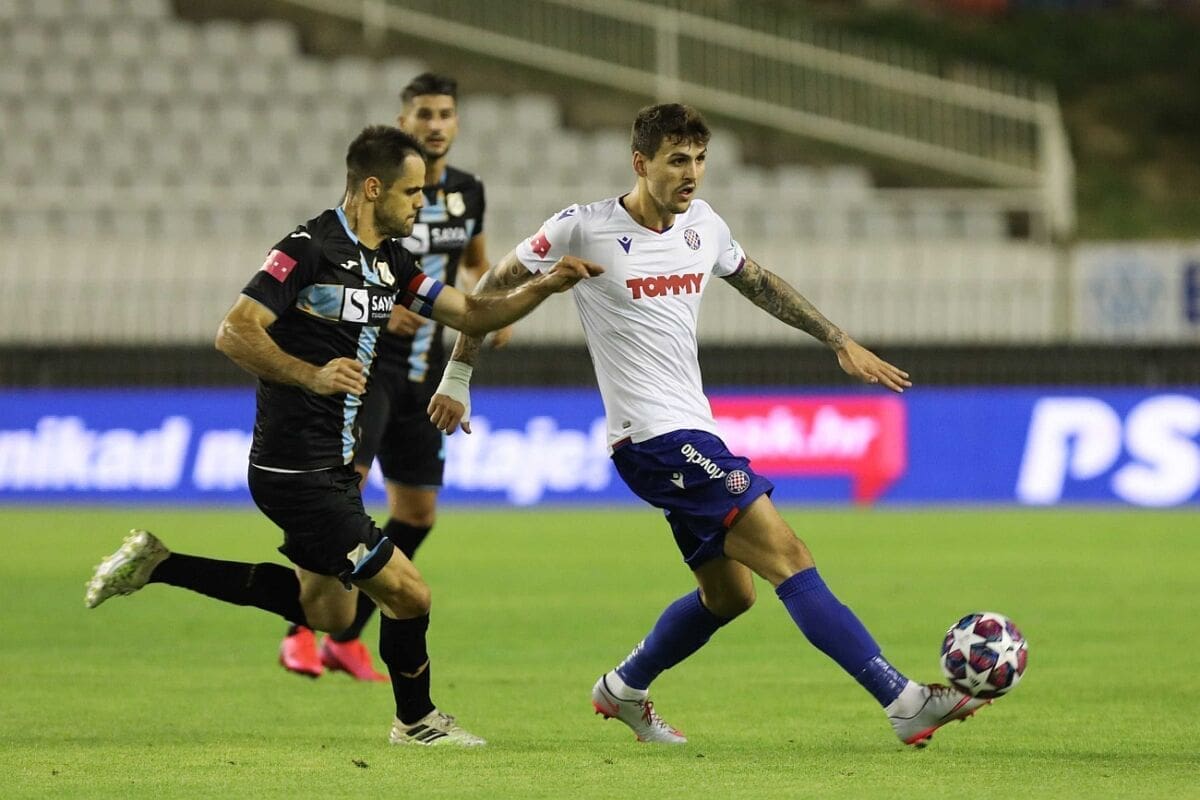 IZVJEŠTAJ POLUVREMENA Hajduk – Rijeka 1-2: Bijeli dominiraju, ali i primaju glupe golove