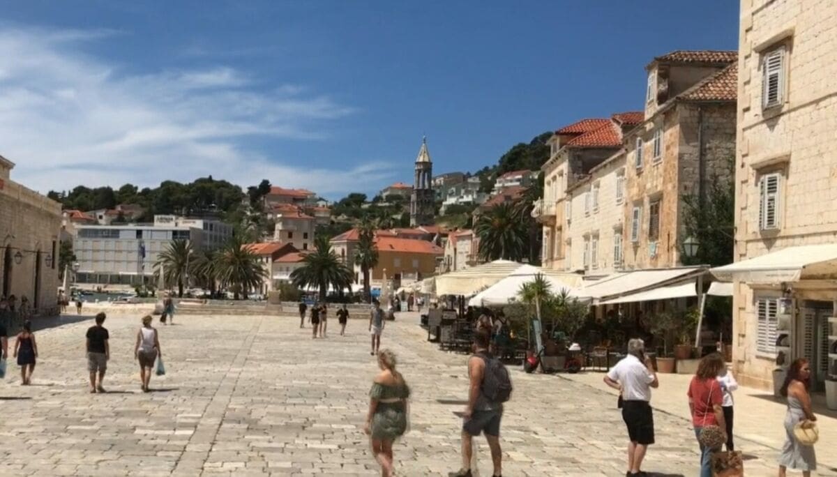 VELIKI PREOKRET Otok Hvar na dvije trećine lanjskog srpnja po pitanju broja turista!