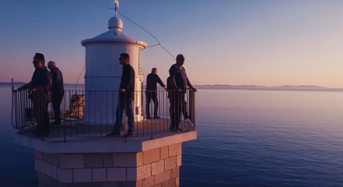 Tomislav Bralić i klapa Intrade ostaju tu, spot snimljen na prekrasnom dalmatinskom svjetioniku