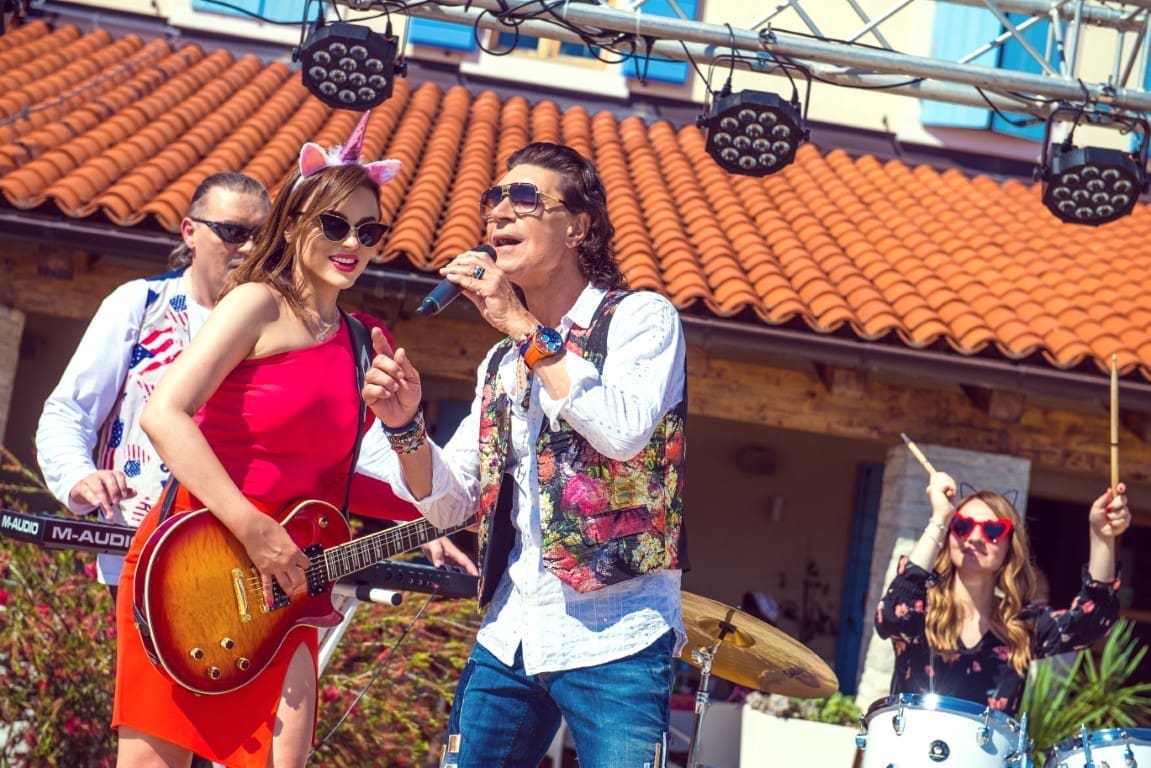 SLATKE MUKE: Jasmin Stavros u trokutu sa lijepom glazbenicom i poznatom novinarkom