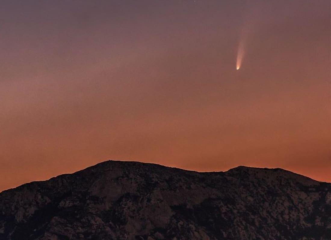 Jeste li rano jutros vidjeli "zvijezdu repaticu" iznad Mosora? Brački fotograf snimio prekrasan prizor