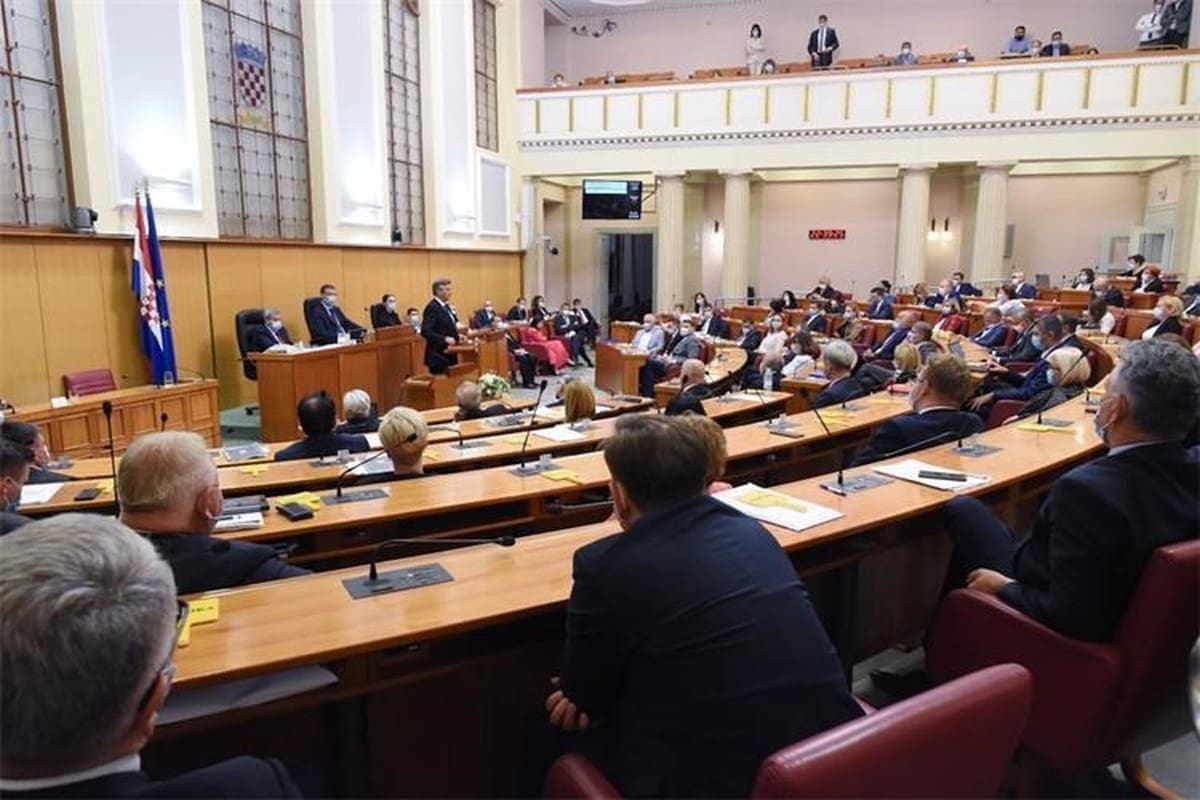 Vlada danas raspravlja o koroni, cjepivu, kontrolama cijena i uplati sredstava trgovačkih društava