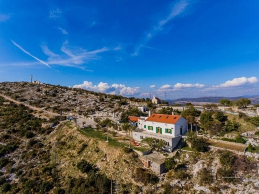 KONTRA KORONI: Guštanje u Planinarskom domu Malačka