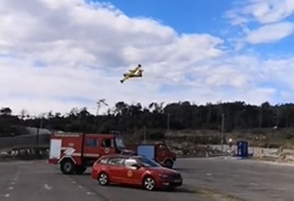 STIŽE KANADER Požar na Zrću gasi više od 40 vatrogasaca