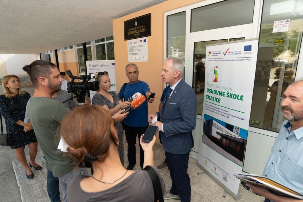 Osnovci na Skalicama na jesen u energetski obnovljenoj školi s produženim boravkom