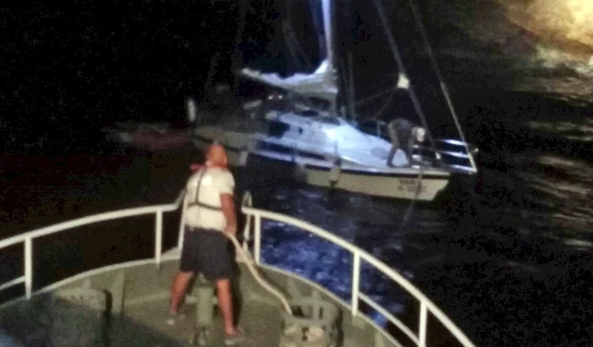 DRAMA NA MORU KOD BRAČA Četveročlana obitelj spašena s jedrilice po olujnom nevremenu