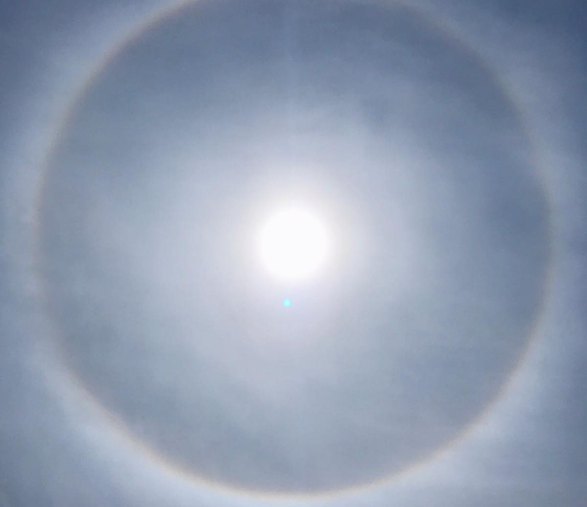 Tijekom popodneva javio se optički fenomen oko Sunca na nebu iznad Dalmacije