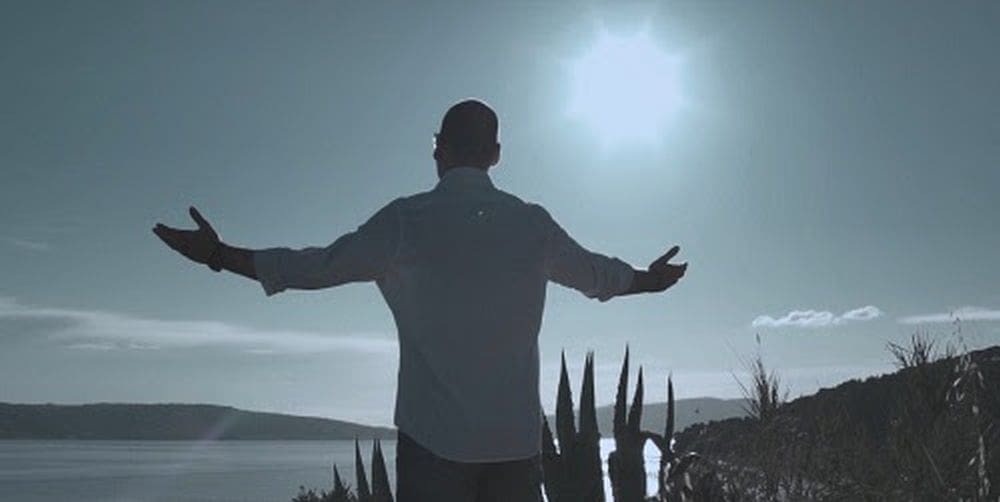 Alen Nižetić za novi spot promijenio imidž: "Svi mi kažu da izgledam mlađe"