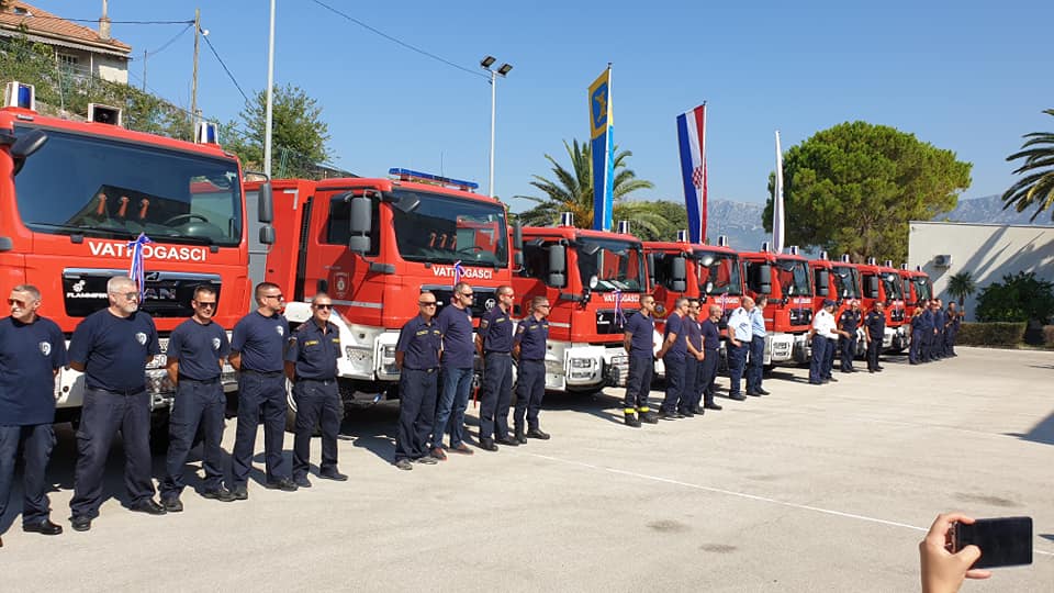 JVP SPLIT POMAŽE PETRINJI: Uputilo se devet vatrogasaca s jednim vozilom