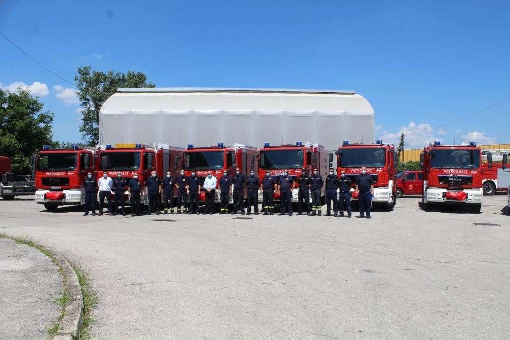 Pogledajte konvoj novih vatrogasnih vozila koja stižu u Dalmaciju