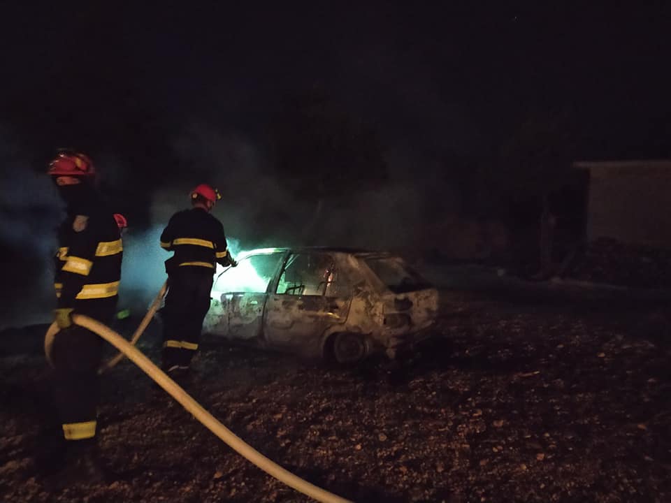 U požaru na Braču izgorio automobil