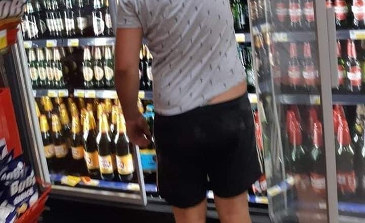 NIŠTA GA NE MOŽE SPRIJEČITI Nije imao masku pa se dosjetio drugog načina kako da kupi piće i postao viralni hit