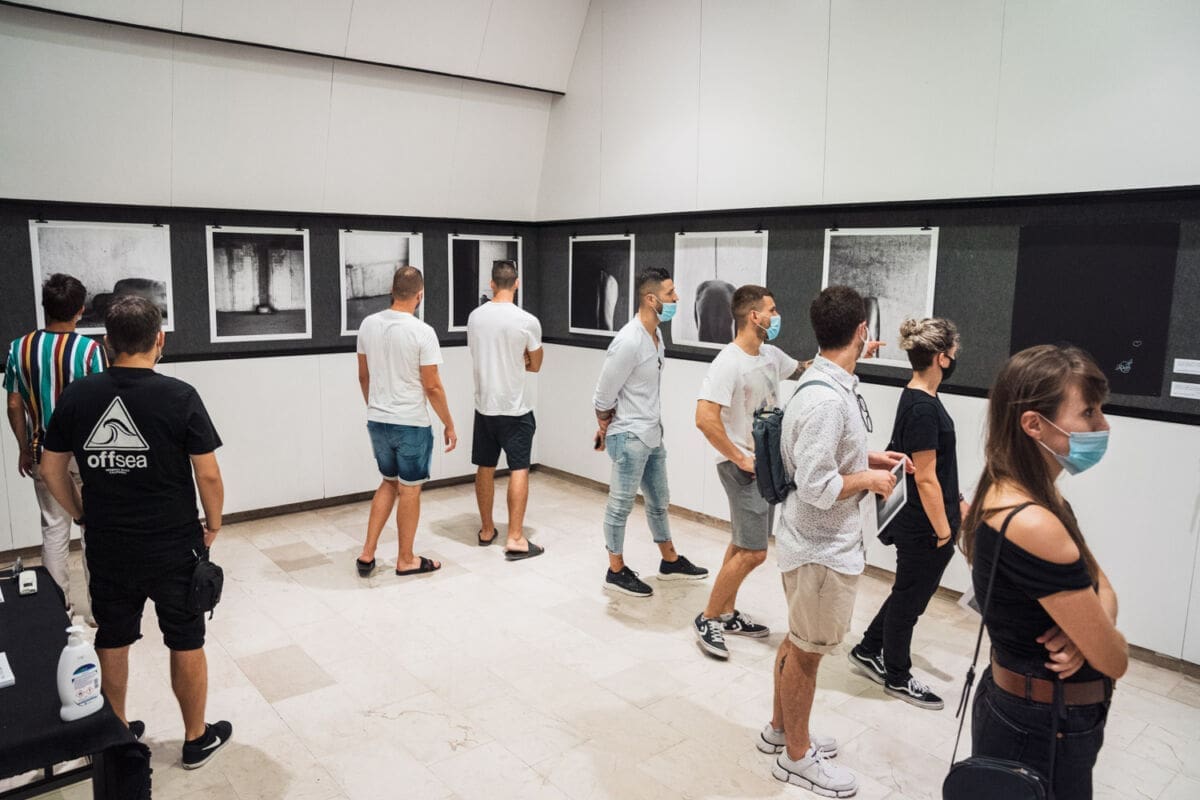 Otvorenje izložbe Alena Marića: Intimna priča o gubitku i snazi, ranjivosti i odrastanju