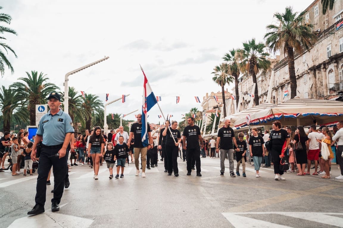 PROSLAVA 25. OBLJETNICE OLUJE: Pogledajte mimohod braniteljskih udruga