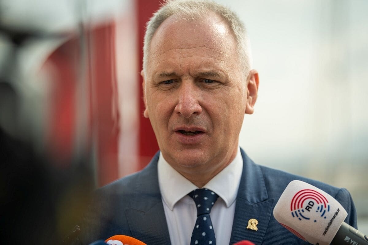 KRSTULOVIĆ OPARA UPUTIO PORUKU ŠKOLARCIMA "Vjerujem kako ste jedva dočekali početak, moramo se naviknuti na novo normalno"