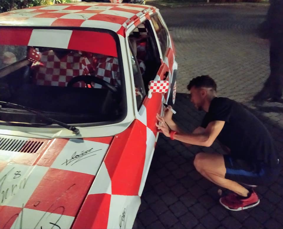 "Vatreni" automobil na aukciji: Svaka kuna ide humanitarnoj akciji "Palčići za Hrvatsku"