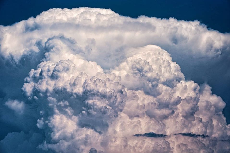 RIJETKO VIĐENI KUMULONIMBUSI "Eksplozija" oblaka u Zagori snimljena s obale