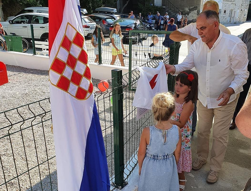 Župan otvorio dječje igralište u Drašnicama kod Podgore