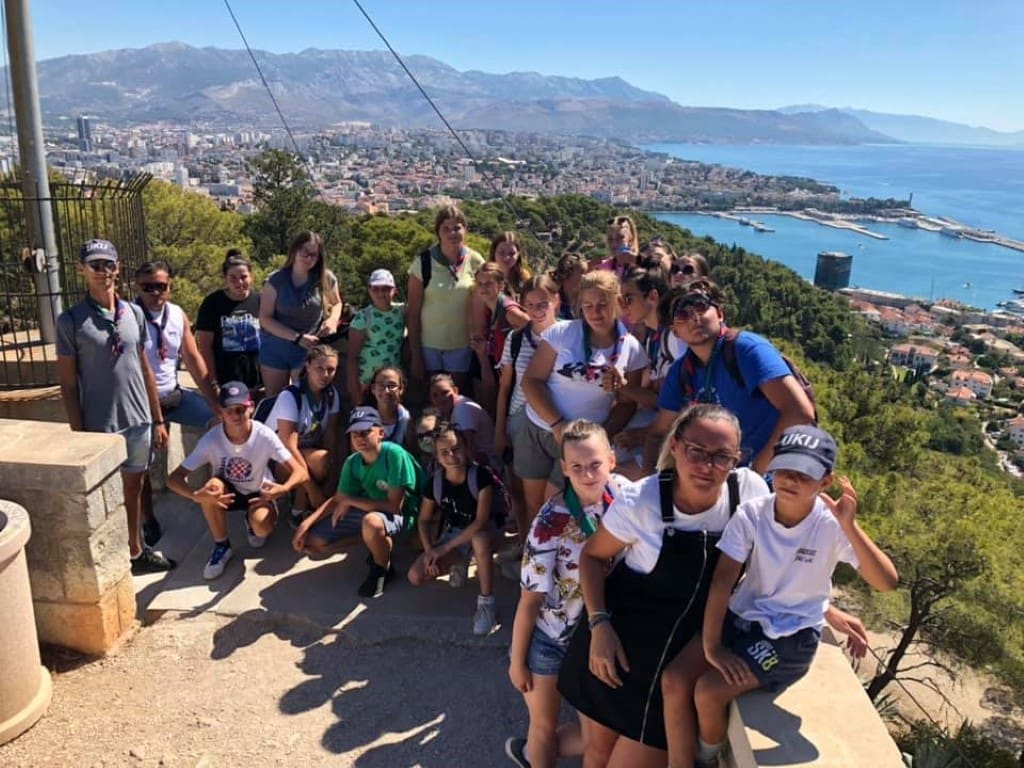 Katolički izviđači iz istočne Slavonije posjetili Split, okolicu i stadion Poljud – ispunili obećano