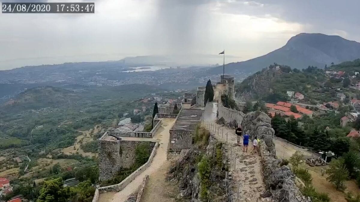 Ovako je izgledao dolazak oluje snimljen s Kliške tvrđave: 24 sata u minutu i pol