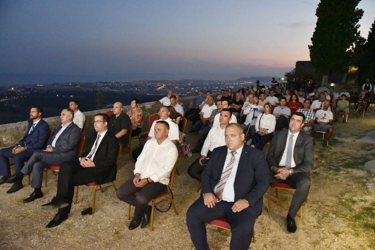 Na svečanoj sjednici dodijeljena javna priznanja Općinskog vijeća Općine Klis