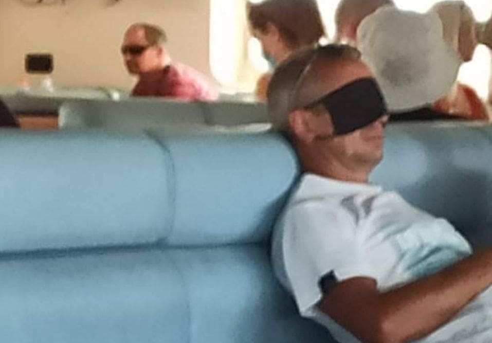 "KAKO IZBJEĆ LJUDE NA TRAJEKTU" Pogledajte kako je čovjek iskoristio masku