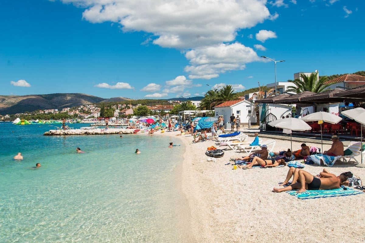 Iz Okruga bijesni jer je jedan medij napisao da su im plaže puste: "Trenutno imamo 4.500 turista"