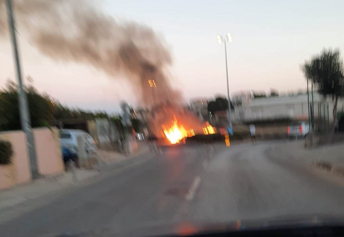 Split: Bacili bengalke u travu, izazvali požar i pobjegli?