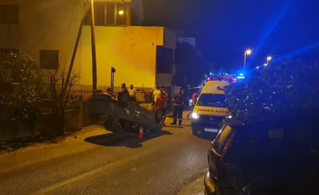 Jedna osoba ozlijeđena u prometnoj nesreći u Slatinama, intervenirali i vatrogasci