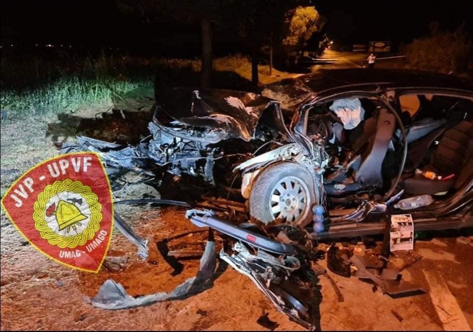 U STRAŠNOJ NESREĆI ŽIVOT IZGUBIO 19-GODIŠNJAK Vozio bez položenog vozačkog ispita, bez svjetla i pojasa