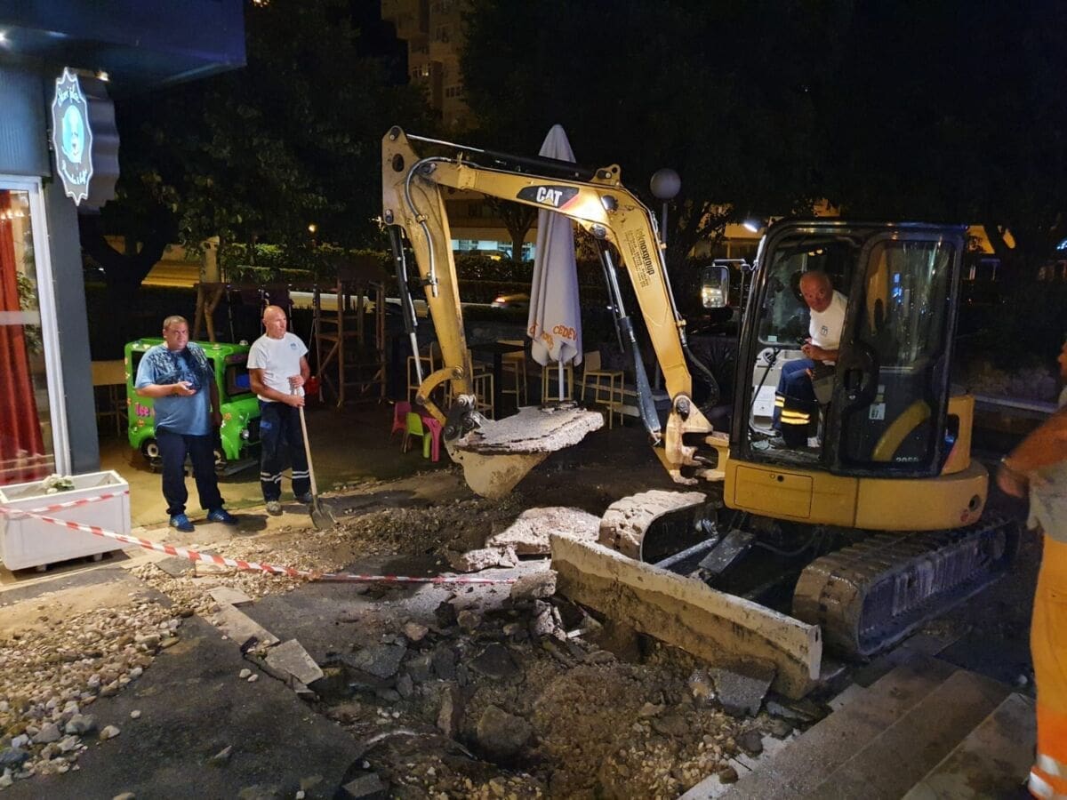 DIO SPLITA BEZ VODE Osigurana cisterna s pitkom vodom. U tijeku sanacija vodovodne cijevi