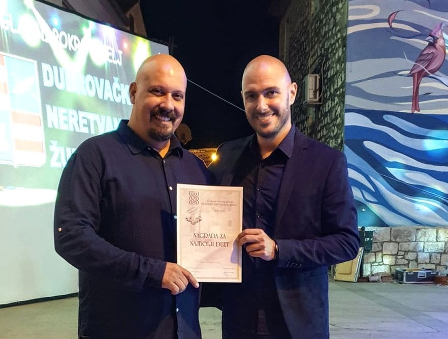 Saša Jakelić i Max Hozić nastupili na festivalu u Opuzenu i odnijeli nagradu za najbolji duet