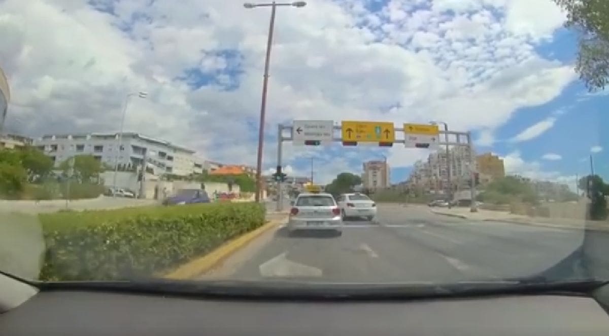 NEVJEROJATAN POTEZ Pogledajte što je napravio neoprezni splitski taksist, za dlaku izbjegnut sudar