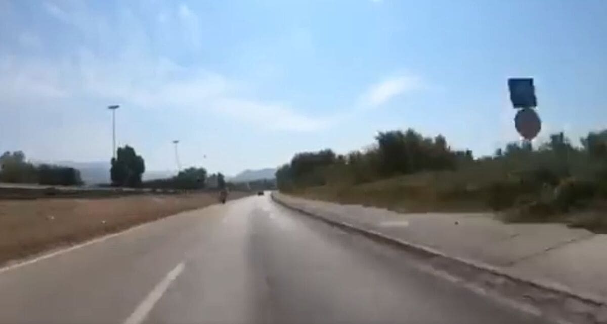 OPASNA VOŽNJA NA ULAZU U SPLIT Pogledajte vozilo koje ide u suprotnom smjeru